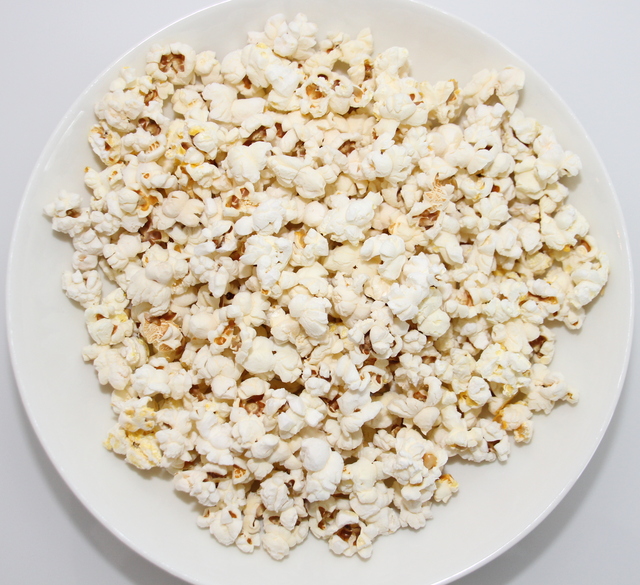 Tee-se-itse mikro popcorn (rasvaton, suolaton)
