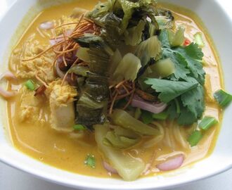 KHAO SOI, Pohjois-Thaimaalainen kana-nuudelikeitto