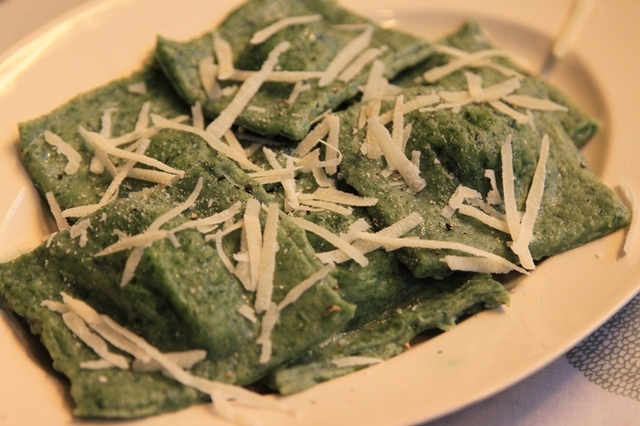 Spinach and ricotta ravioli (Pinaatti-ricottaraviolit)