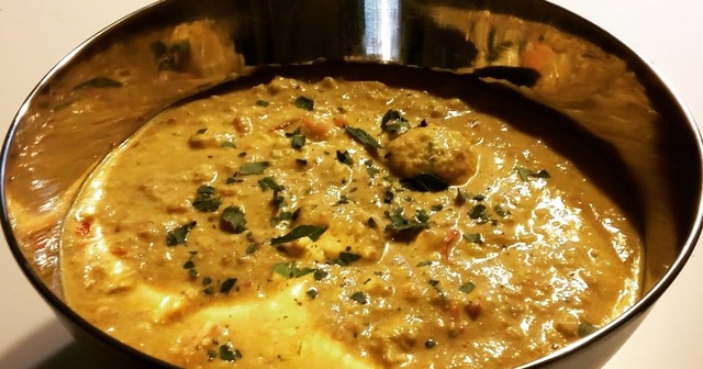 Shahi paneer, intialainen tomaatti-cashew-kastike ja kotijuustoa