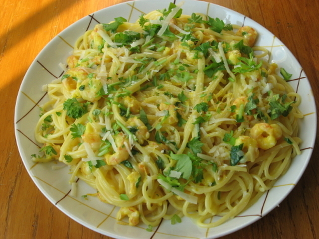 Katkarapu-sahrami -spagetti
