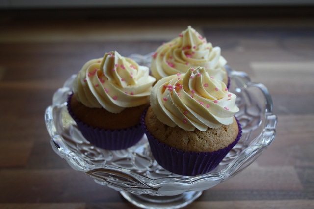 Sitruuna-vanilja -cupcakes
