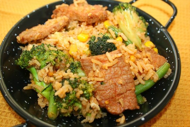 Korealaista paistettua riisiä possulla