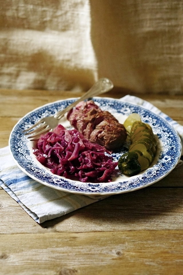 Modernia lammaskaalia / Lamb roast with stewed red cabbage