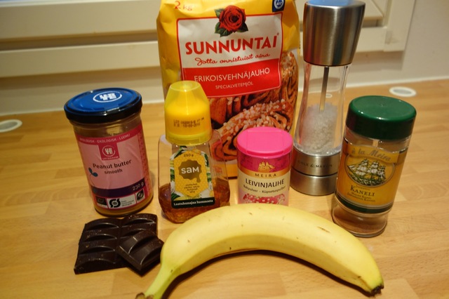 Mukikakku - banaani, maapähkinää ja suklaata