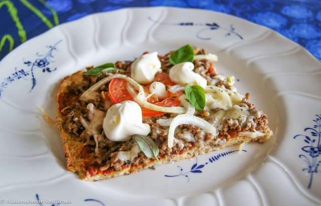 Kukkakaalipizza meksikolaisella jauhelihatäytteellä