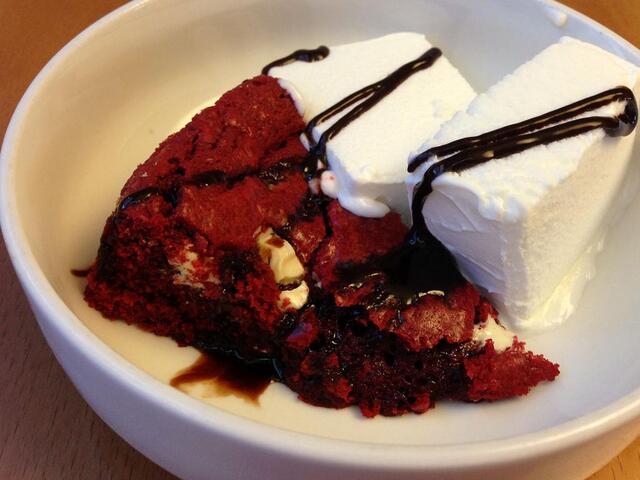 Red Velvet Cookie Cake (gluteeniton)