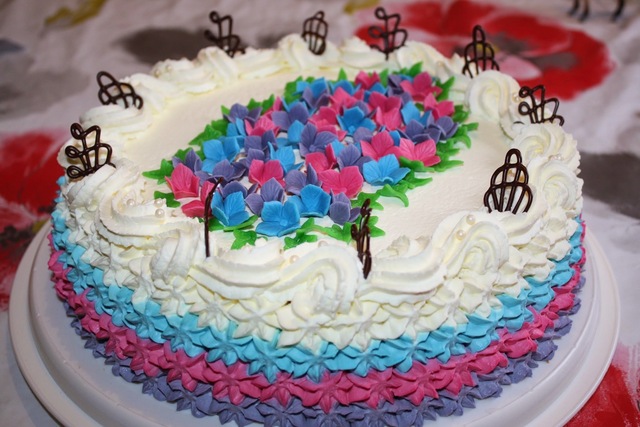 Kakkua neljälle syntymäpäiväsankarille
