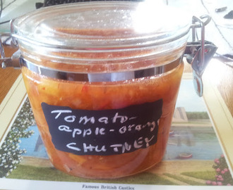 Tomaatti-omena-appelsiinichutney