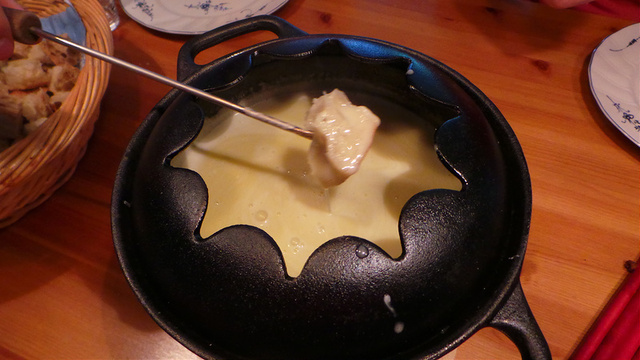 Täyteläinen fondue - helppo juustofondueohje