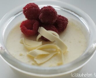 Valkosuklainen panna cotta sekä maidoton versio allergisille ja vegaaneille