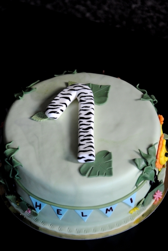 Viidakkokakkua Helmille / Jungle Cake for Helmi