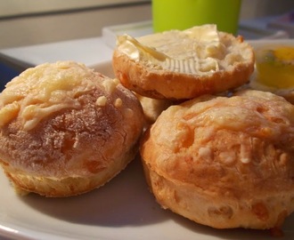 Juustoiset Teeleivät (Scones)