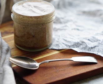 Itse tehty mantelivoi | Homemade almond butter