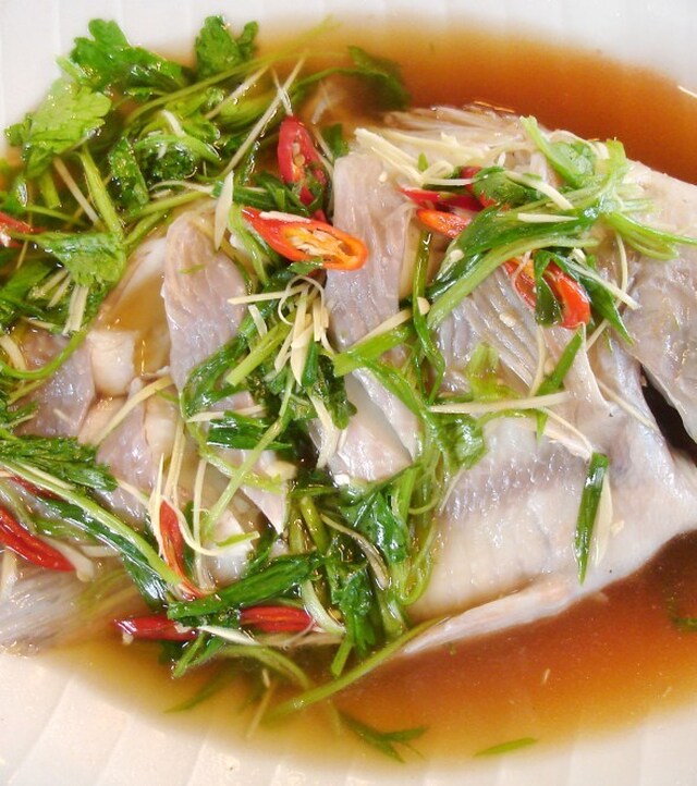 Kalaa ja nuudeleita thaimaalaisittain