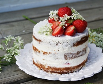 Juhannuksen naked cake.