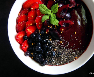 Mustikka-meloni smoothie bowl