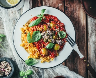 Vegetonnikala pasta puttanesca (vegaani, gluteeniton)