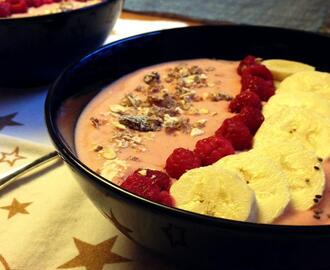 Mango & vadelma -smoothie bowl