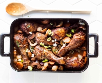 Coq au vin eli kukkoa viinissä