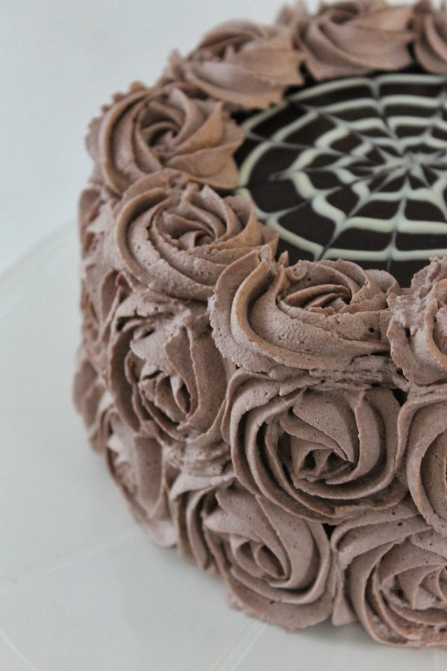Gluteeniton superminttu-suklaatäytekakku (18cm)
