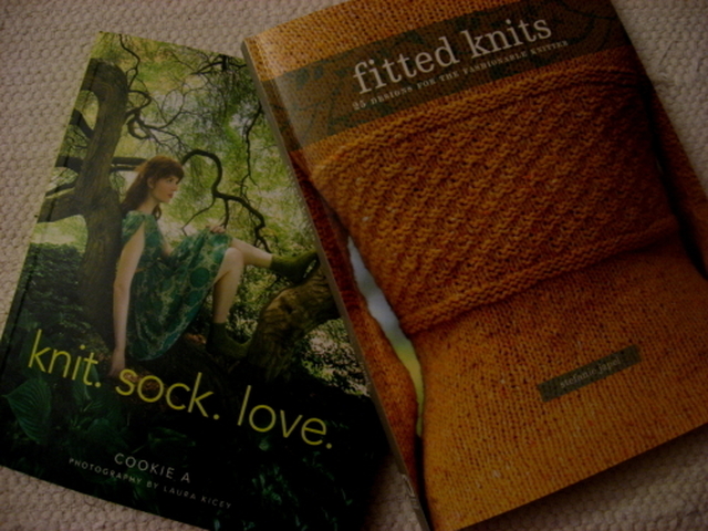 Neulekirjoja netistä: knit. sock. love. & fitted knits