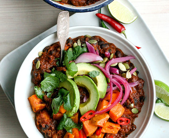 Mustapapuchili | Black bean mole chili