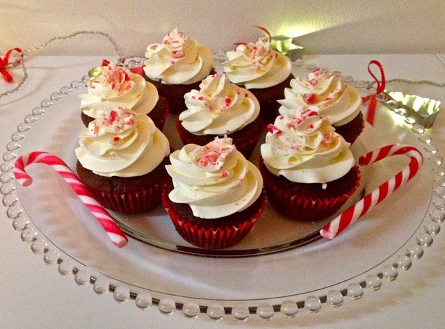 Polka-suklaa kuppikakut / Peppermint-Chocolate Cupcakes
