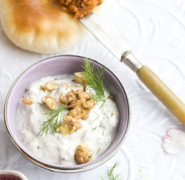 Haydari eli turkkilainen jogurtti-pähkinätahna
