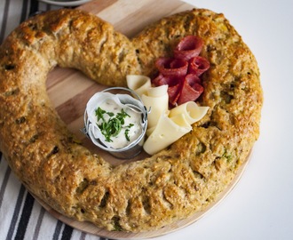 Pesto-avocado-leipää hauskalla tarjoilulla