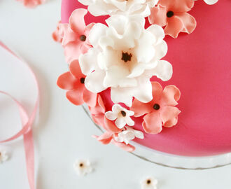PINK FLOWER CAKE