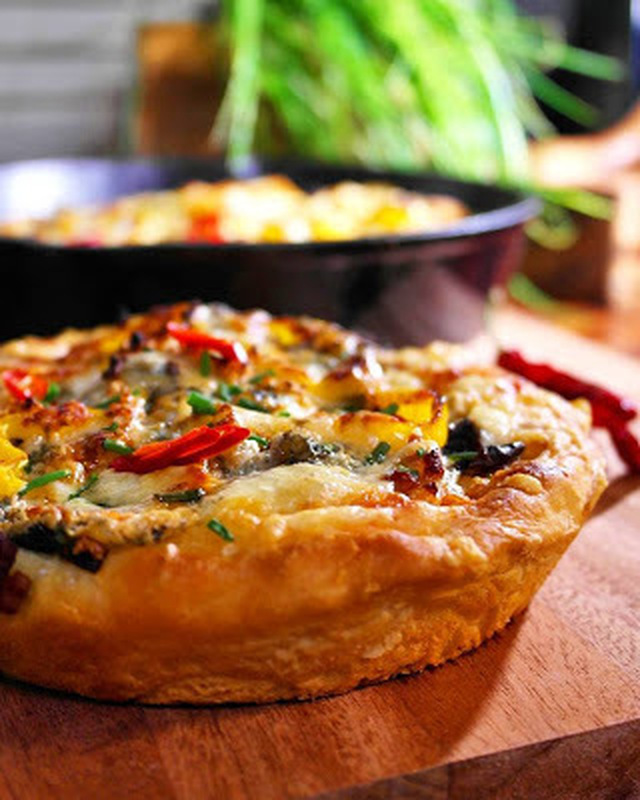 Olisiko tästä Pizza Hutin kilpailijaksi, kotona tehty herkullinen pannupizza