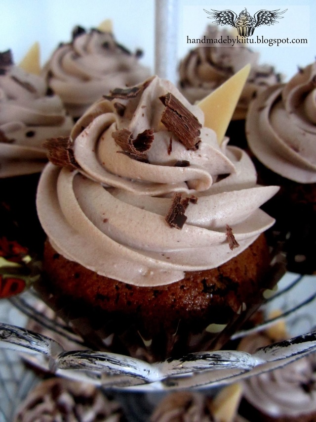 Chocolate/Omar(fudge caramel) Cupcakes! - Suklaiset Omar-kuppikakut!