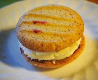 Melting Moments Cookies with vanilla buttercream and raspberry (Julia Taylor)