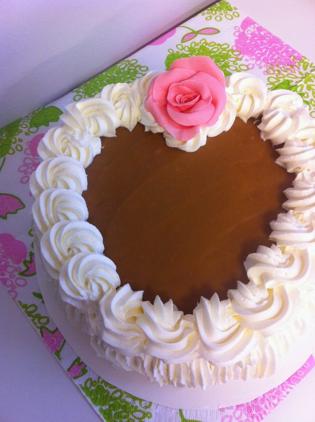 Ystävänpäivän kinuskinen täytekakku / Valentine's Day Cake