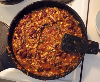 Chili con carne maissilla ja vihreillä pavuilla