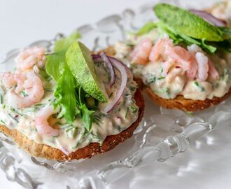 Kesäklassikot: Toast Skagen ja perunasalaatti kotitekoisella majoneesilla