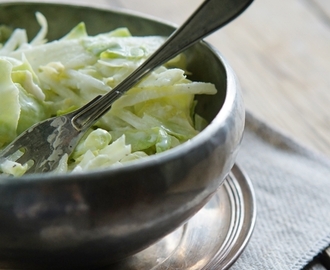 Juhannuspöytään; alkukesän cole slaw / Early summer cole slaw