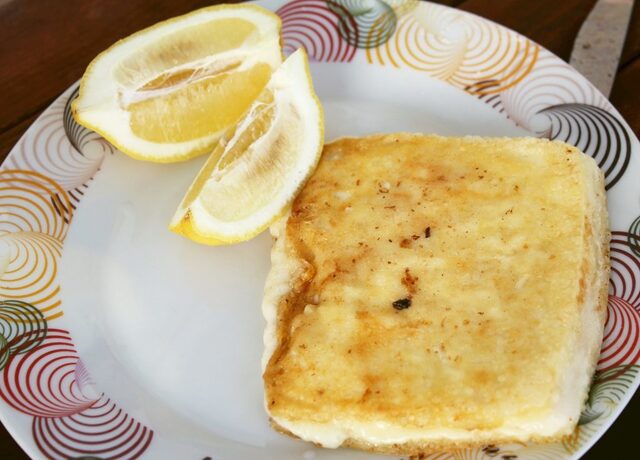 Kreikkalaisia herkkuja: Saganaki-juusto ja -munakoiso