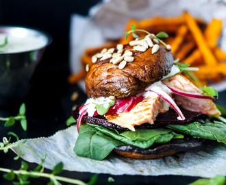 Syksyinen portobello-savulohiburgeri raikkaalla sitruuna-timjamikastikkeella