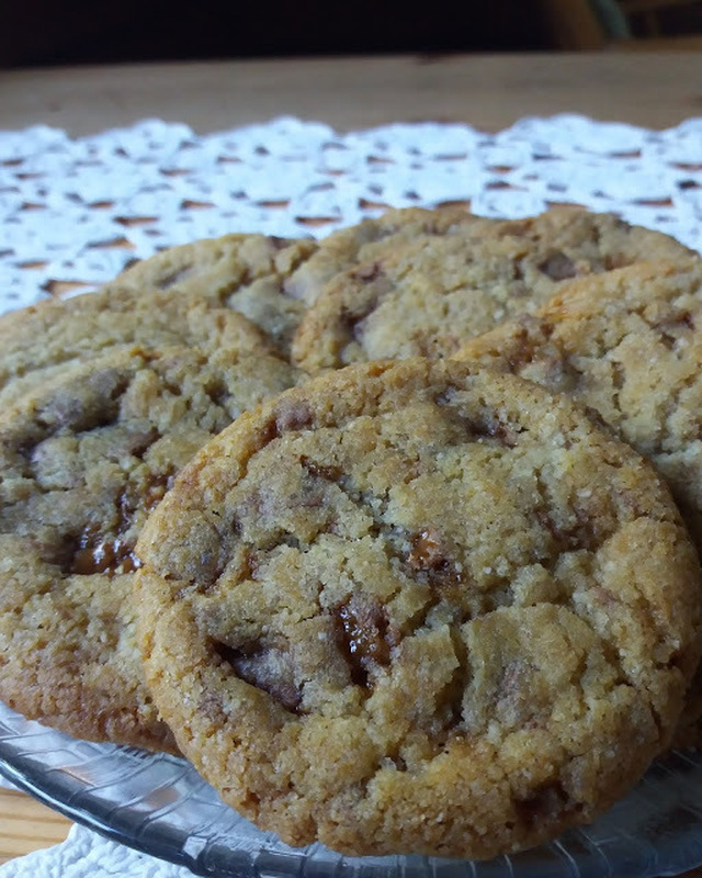 Manteliset Daim-keksit/ Almond-Daim Cookies