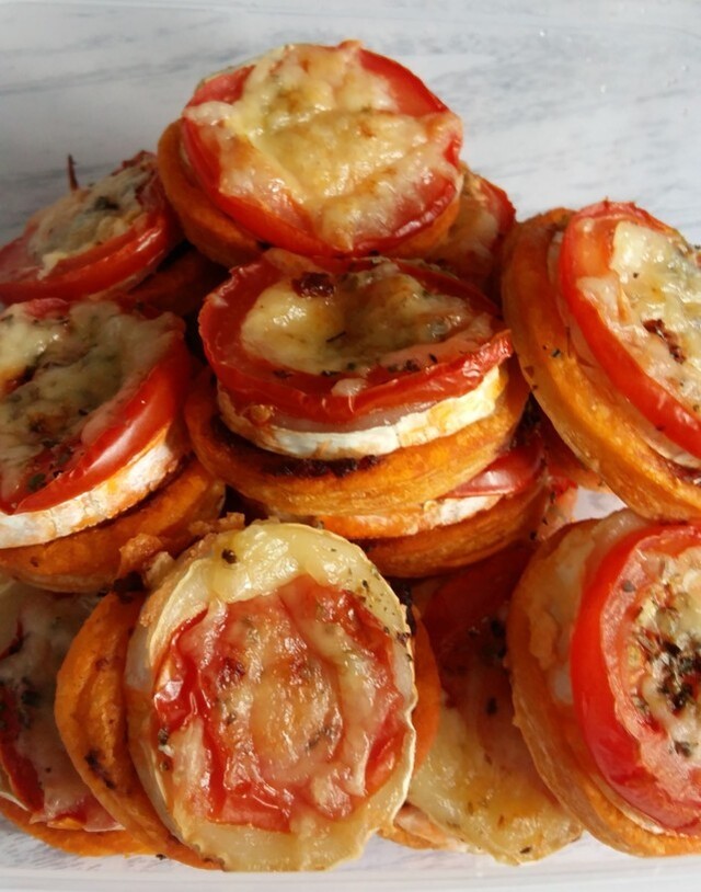 Pienet Vuohenjuusto-pesto-tomaattipiiraat :