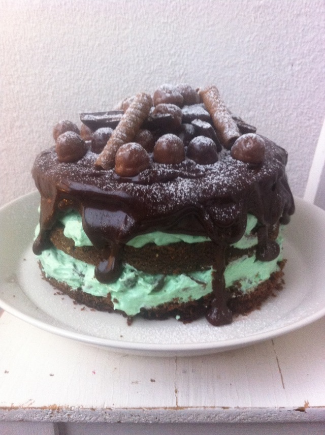 Minttusuklaa naked cake / Mint chocolate naked cake