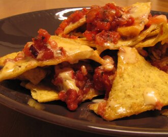 Nachos with salsa and cheddar