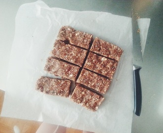 Raakaruokarakkautta: Raw Chia Fig Bars