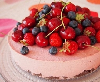 Sitruunainen Mansikkamoussekakku - Lemon Strawberry Mousse Cake