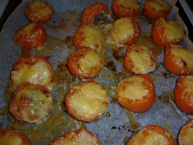 Täytetyt tomaatit