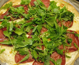 Pizza bresaola (valkoinen pizza)