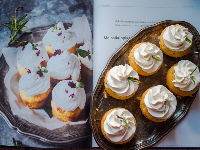 Suolaiset polenta-cupcakesit ja vuoden inspiroivin keittokirja (lahjavinkki!)