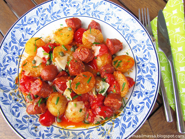 Tomaatti-chorizosalaatti